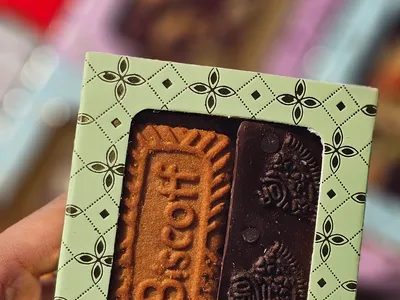 Biscoff And Oreo, Premium Centre-Filled